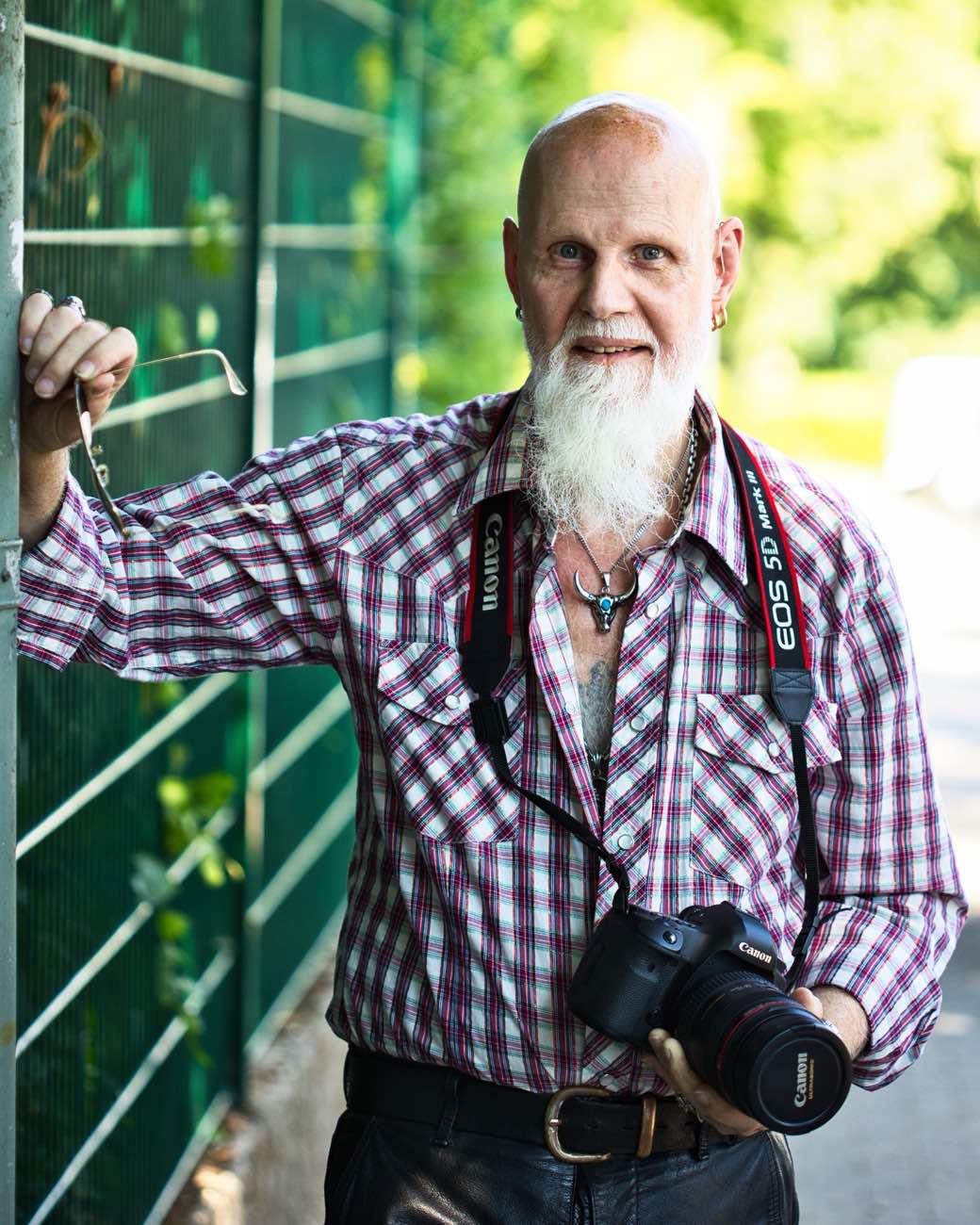 Klaus mit seiner Kamera bei einem Männer Fotoshooting in Frankfurt